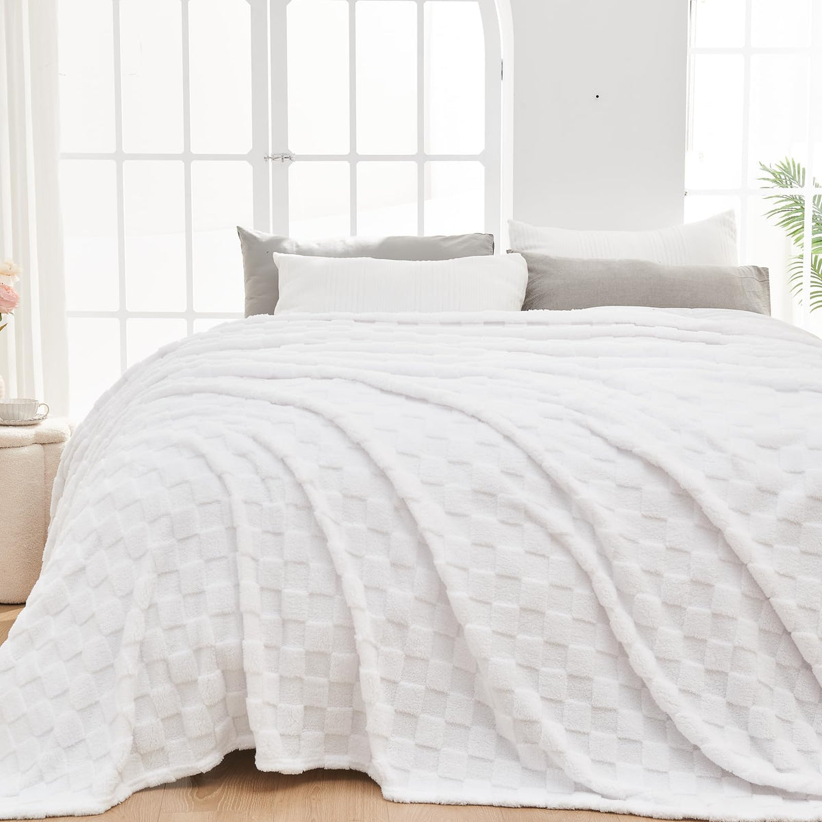 NEWCOSPLAY 3D Checkered Flannel Throw Blanket, Ivory Checkered, 50"x70"
