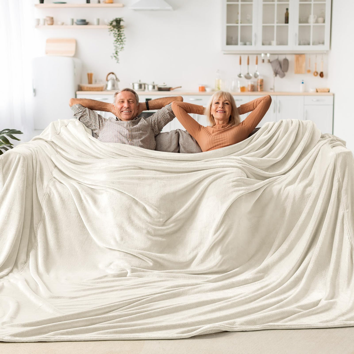 BEDELITE Fleece Blanket Soft Plush Throw for Couch Black 50"x60"
