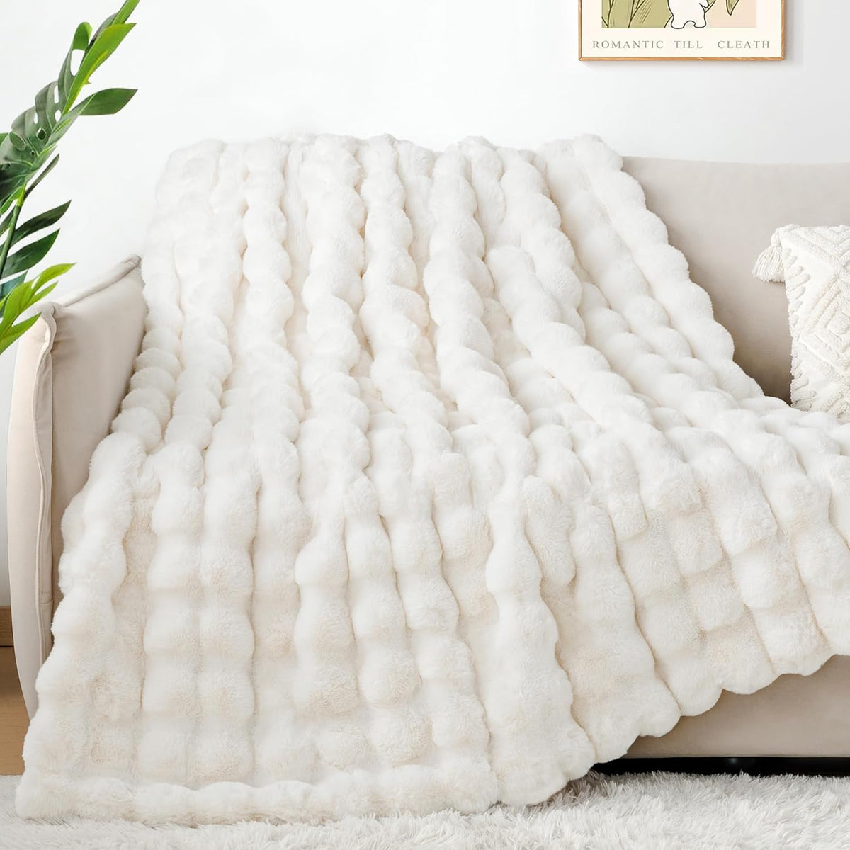 Touchat Luxury 1000GSM Faux Rabbit Fur Throw Blanket, Super Heavy Warm Cozy Blankets for Couch Bed Sofa, Bubble Plush Fuzzy Elegant Soft Mink Blanket for Mom Living Room Bedroom, Cream White