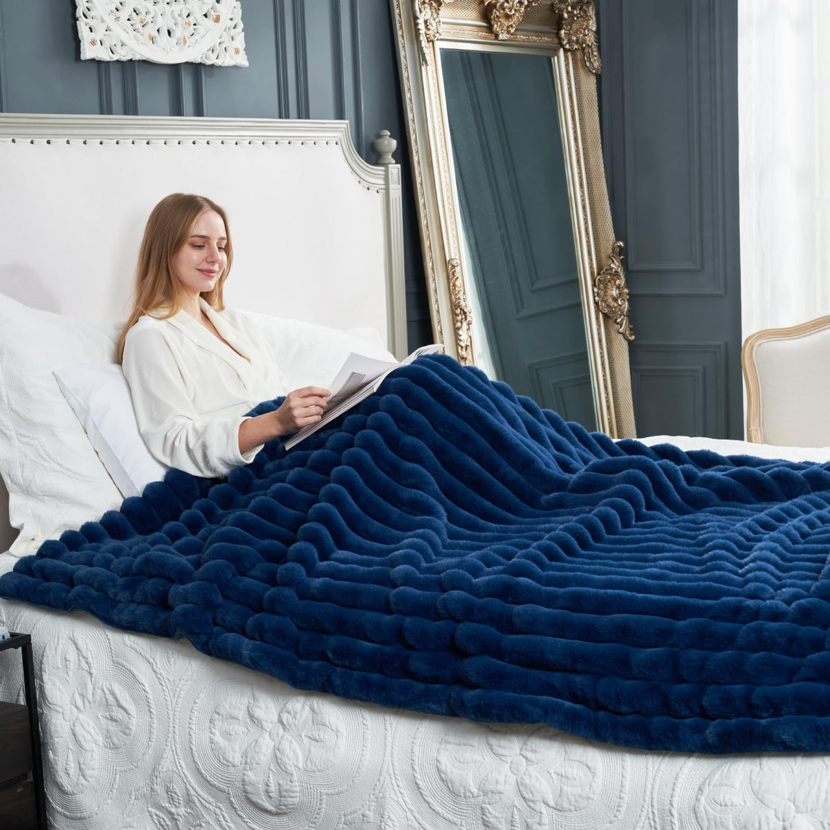 Cozy Bliss Faux Fur Throw Blanket for Couch, Cozy Warm Plush Striped Blanket for Sofa Bedroom Living Room, 50 * 60 Inches Black