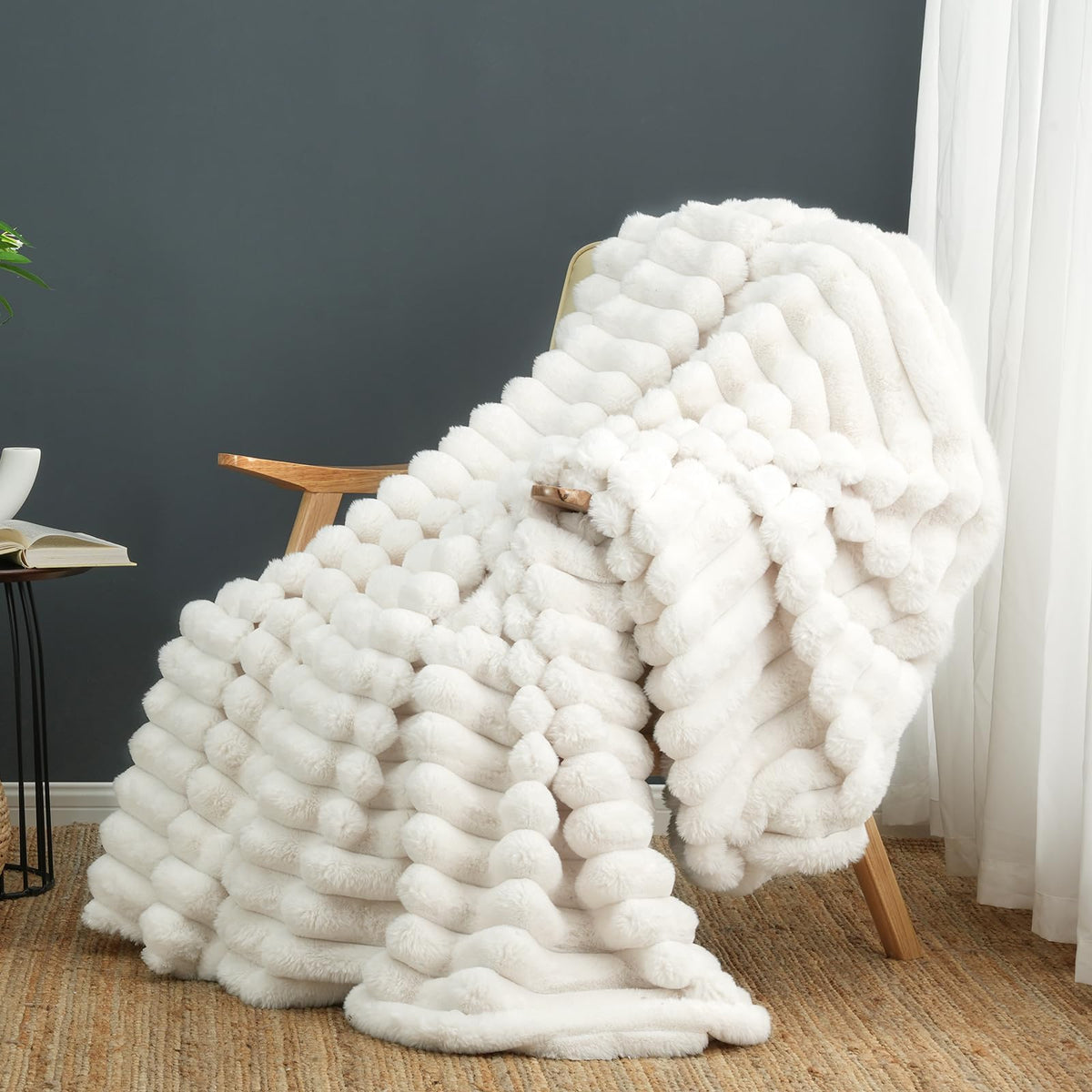 Cozy Bliss Faux Fur Throw Blanket for Couch, Cozy Warm Plush Striped Blanket for Sofa Bedroom Living Room, 50 * 60 Inches Black