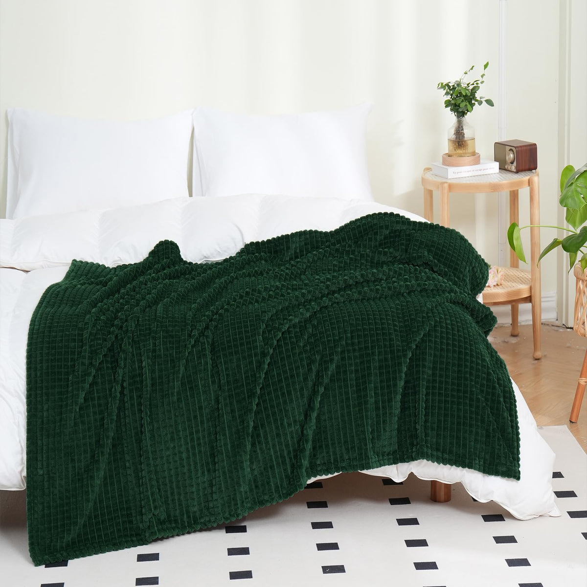 Puncuntex Fleece Throw Blanket Dark Green 50"×60" with Square Grid Design