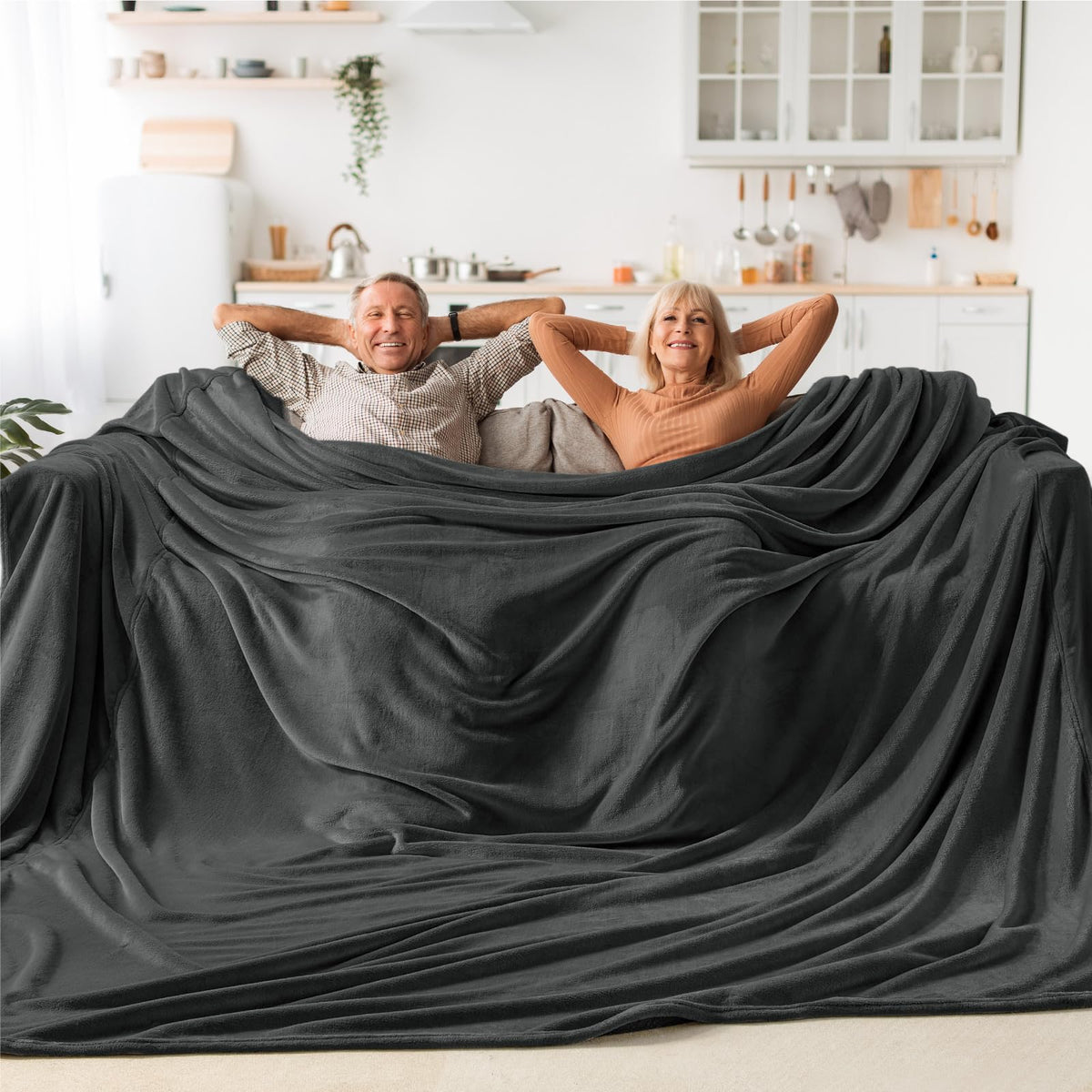BEDELITE Fleece Blanket Soft Plush Throw for Couch Black 50"x60"