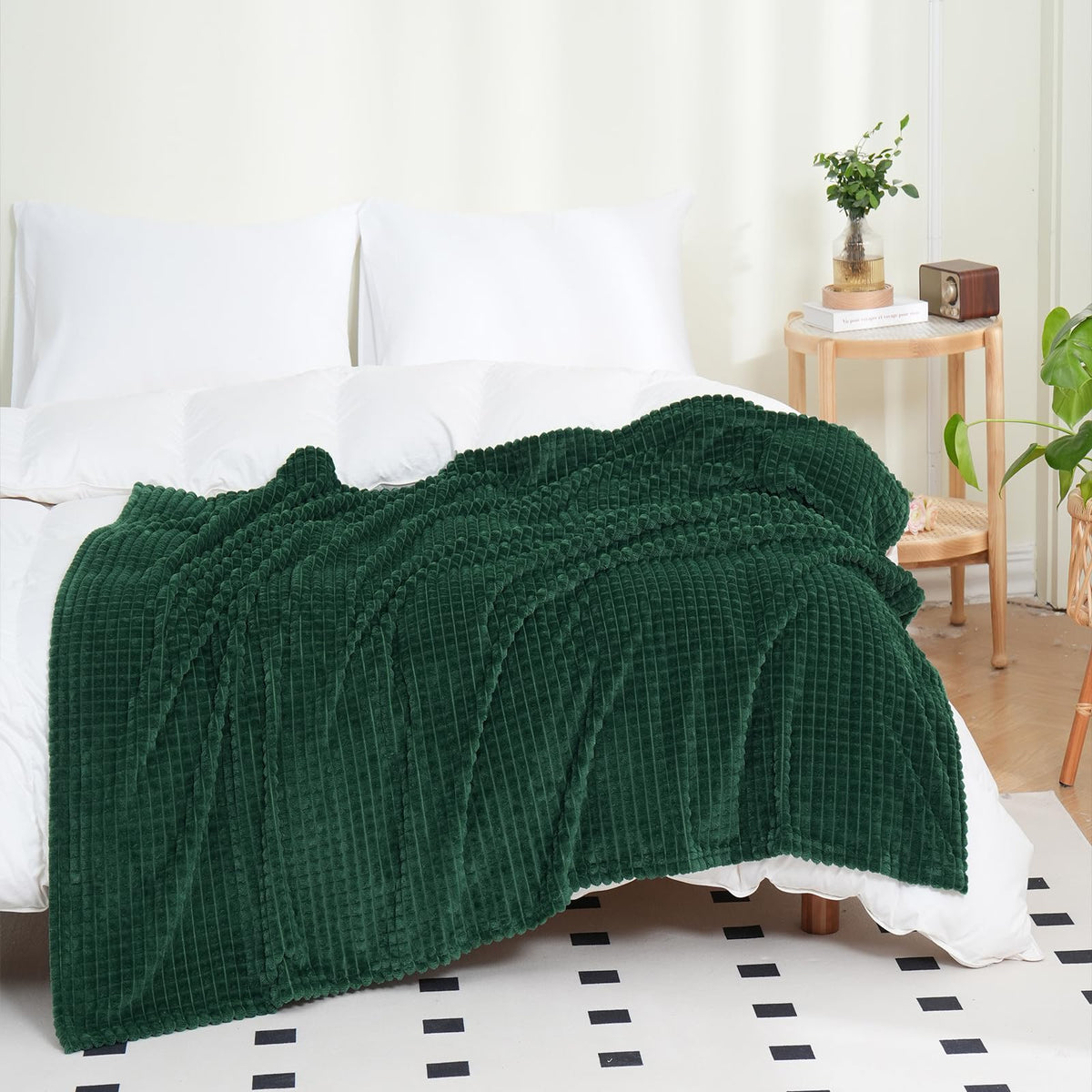 Puncuntex Fleece Throw Blanket Dark Green 50"×60" with Square Grid Design