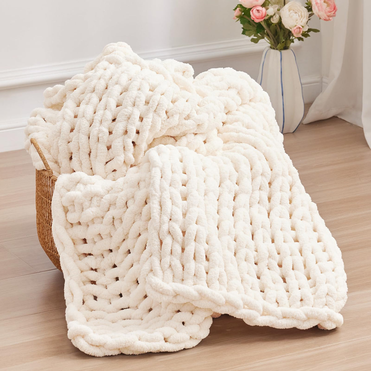 Negwoo Chunky Knit Throw Blanket, Knitted Throw Chenille Yarn, 50"*60"