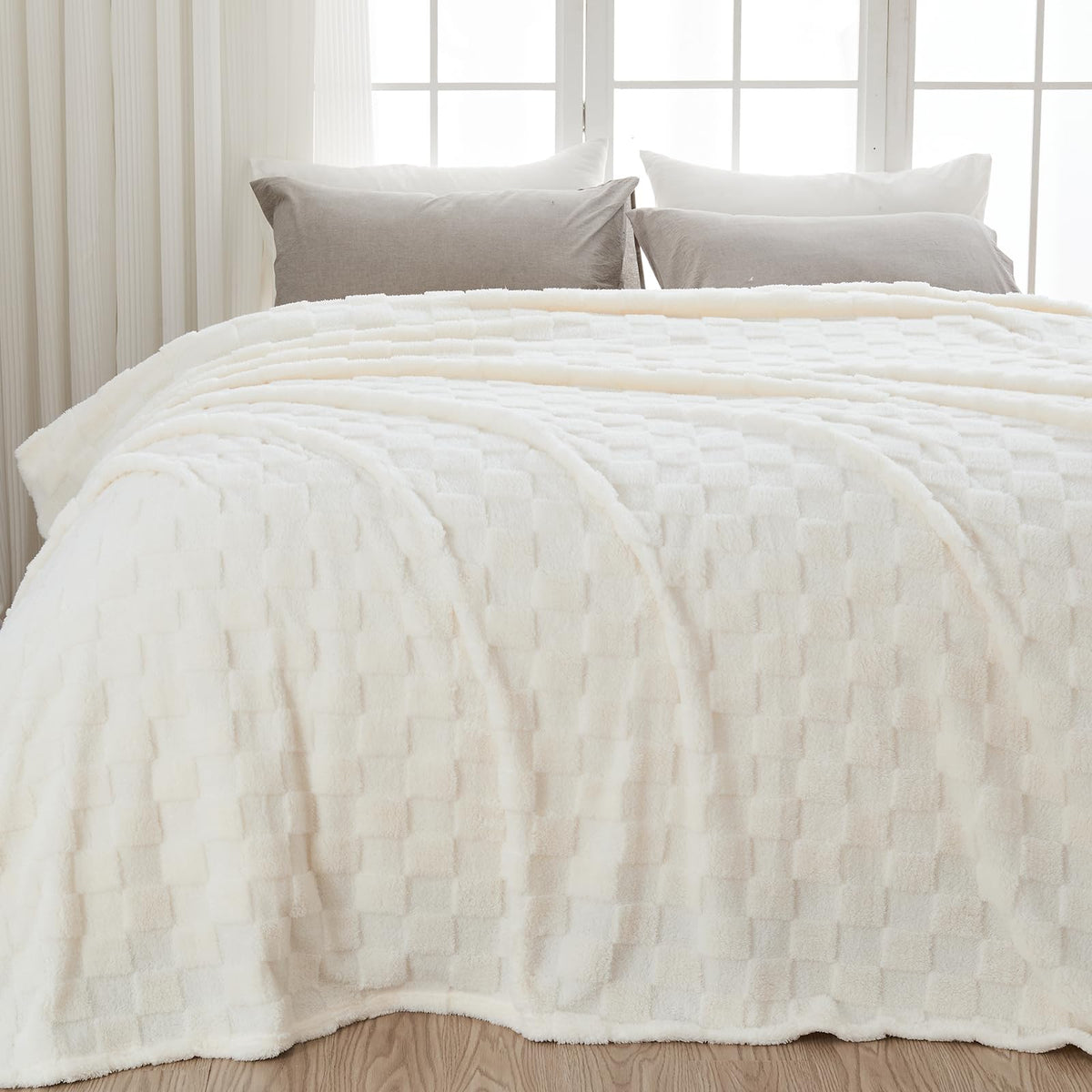 NEWCOSPLAY 3D Checkered Flannel Throw Blanket, Ivory Checkered, 50"x70"