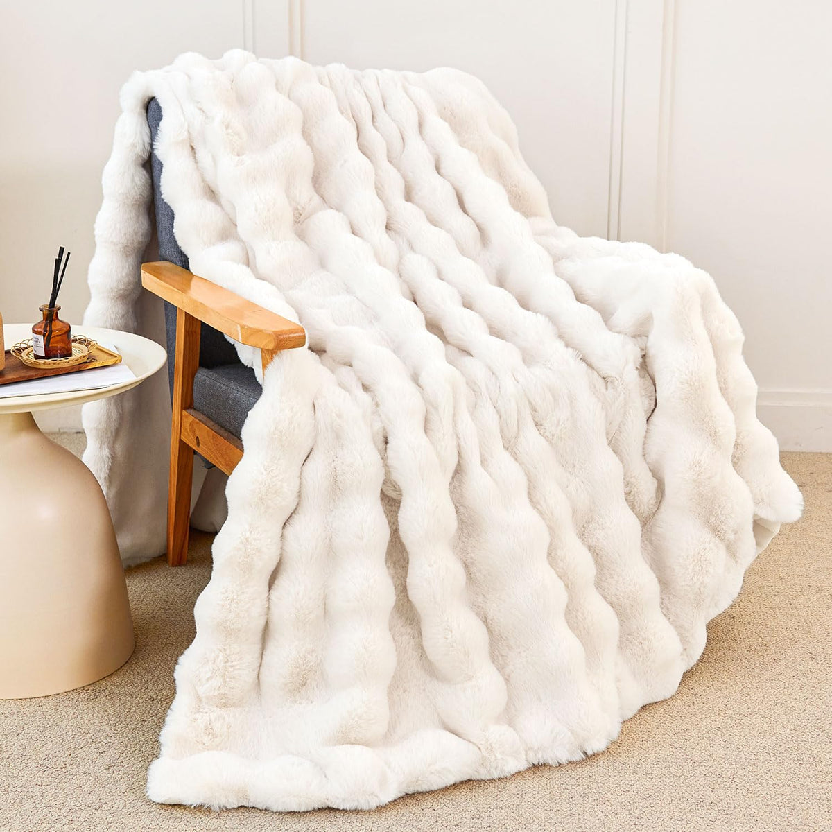 Faux Rabbit Fur Throw Blanket for Couch, Cream White Throw Blankets 50"x60"