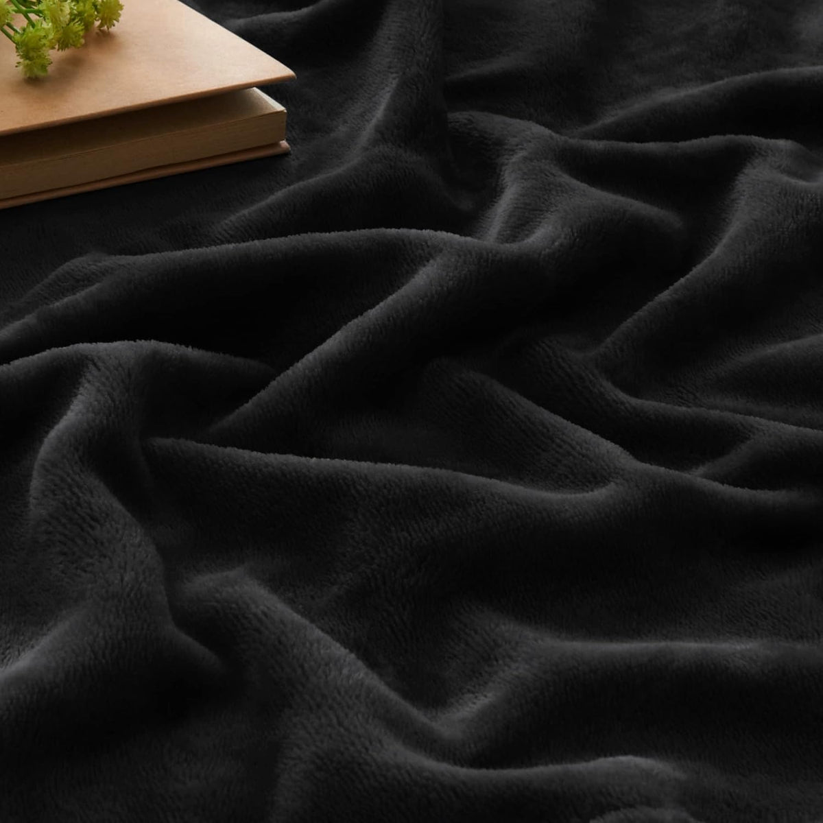 BEDELITE Fleece Blanket Soft Plush Throw for Couch Black 50"x60"