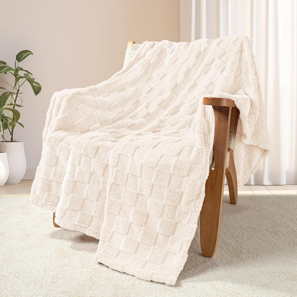 Exclusivo Mezcla 3D Checkered Fleece Throw Blanket for Couch, Ivory