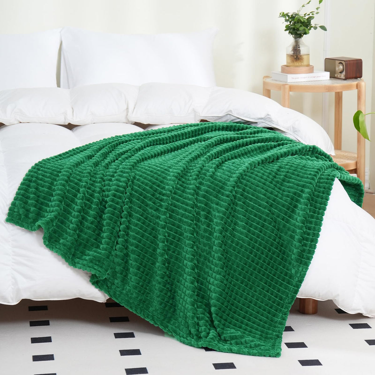 Puncuntex Fleece Throw Blanket Dark Green 50"×60" with Square Grid Design