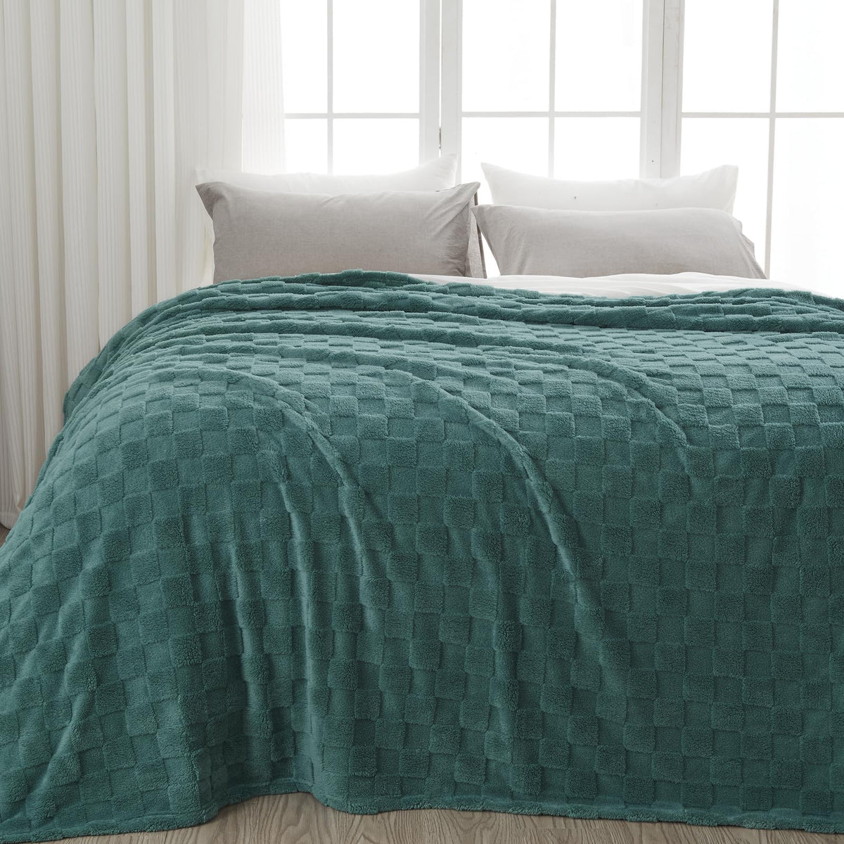 NEWCOSPLAY 3D Checkered Flannel Throw Blanket, Ivory Checkered, 50"x70"