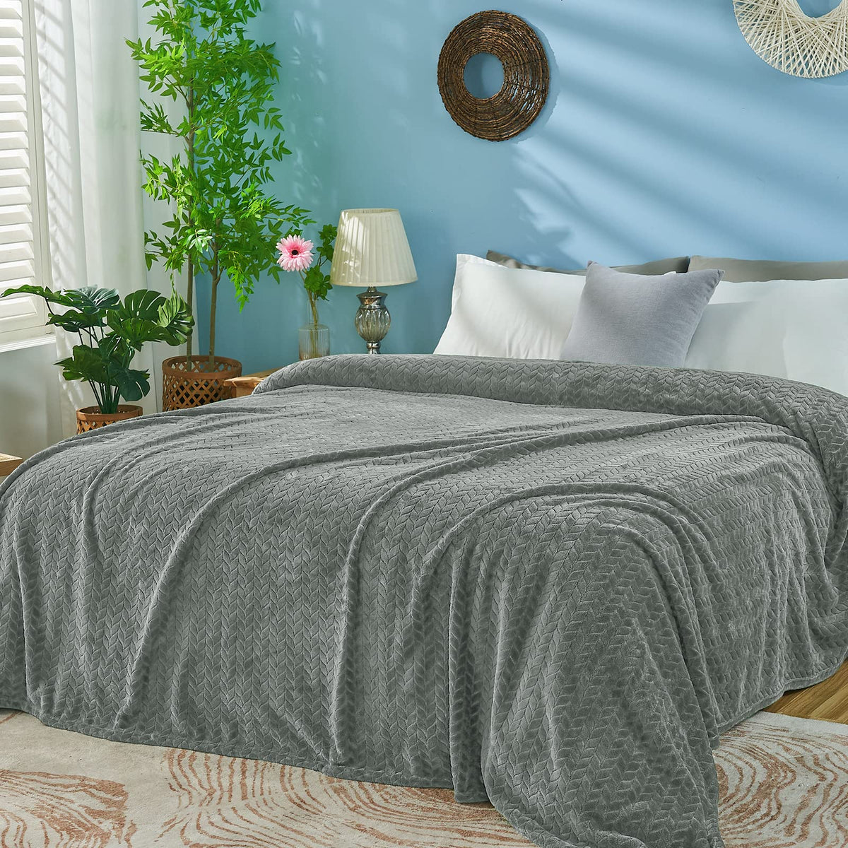 Inhand Fleece Throw Blanket, Super Soft Flannel Cozy for Adults, Washable Lightweight for Couch, Sofa, Bed, Office, Warm Plush for All Season, Green, 50"×60"
