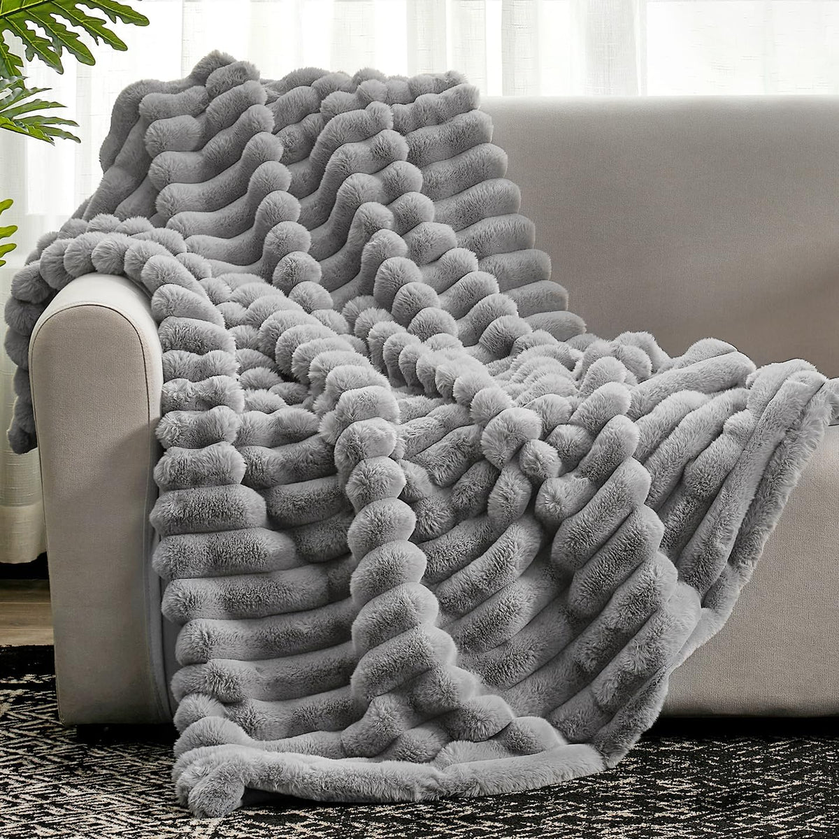 Cozy Bliss Faux Fur Throw Blanket for Couch, Cozy Warm Plush Striped Blanket for Sofa Bedroom Living Room, 50 * 60 Inches Black