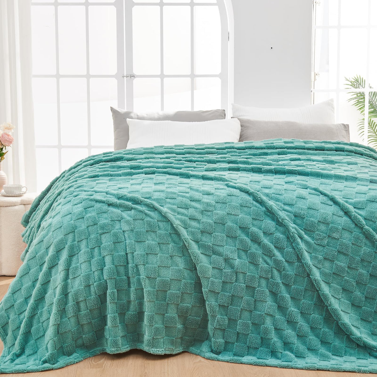 NEWCOSPLAY 3D Checkered Flannel Throw Blanket, Ivory Checkered, 50"x70"