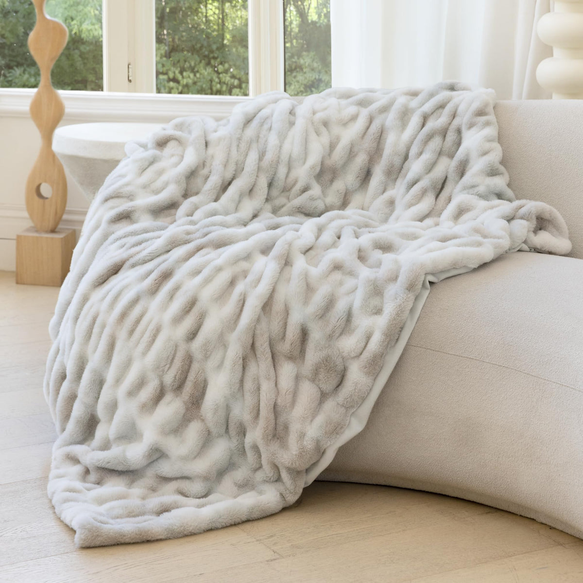 Ultra Soft Cozy Faux Fur Throw Blanket, Fuzzy Plush Thick Bubble Blanket, Luxury Fluffy Blanket for Couch, Sofa, Bedroom, and Living Room, 50x60 Inches, Cream White
