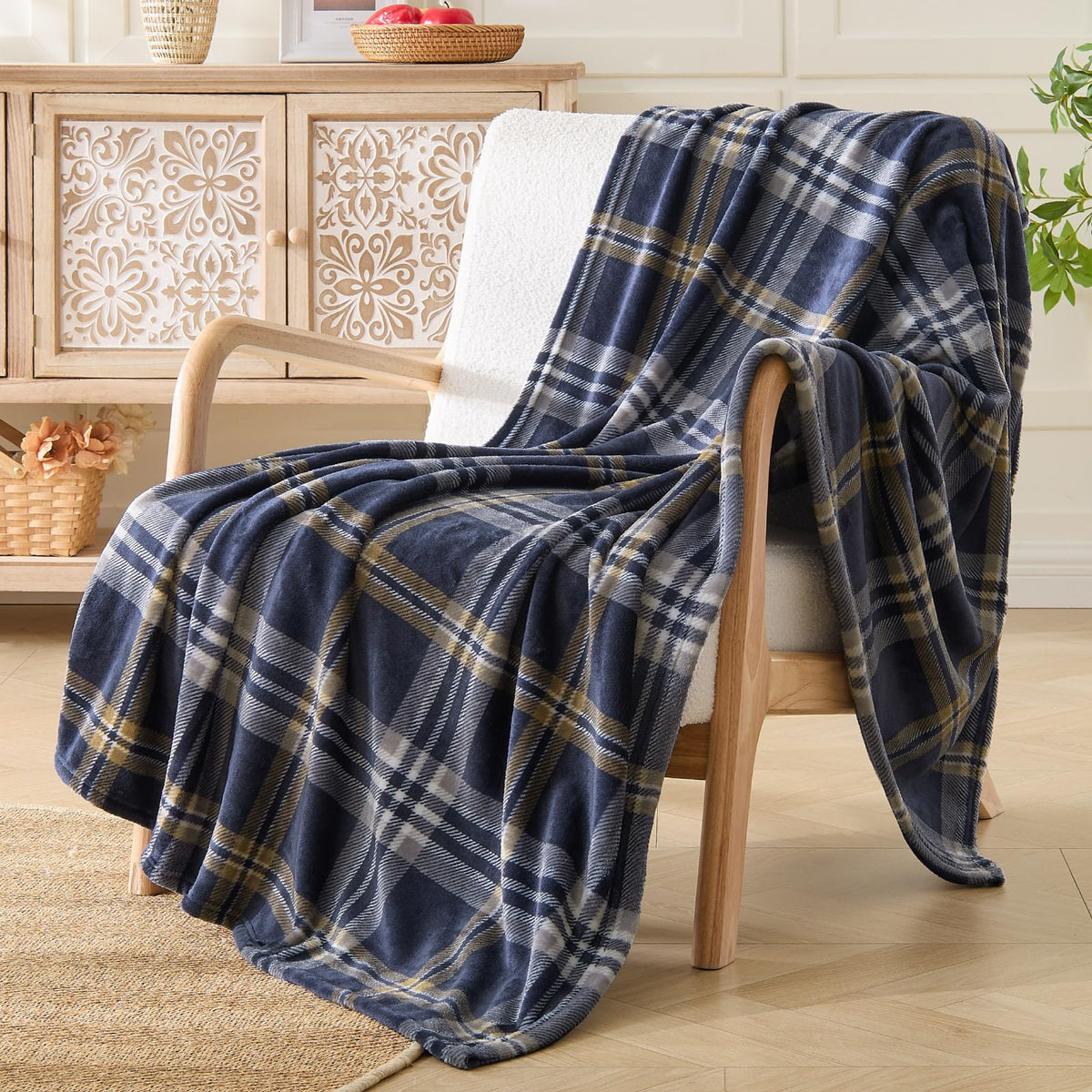 BEDELITE Buffalo Plaid Flannel Fleece Throw Blanket for Couch