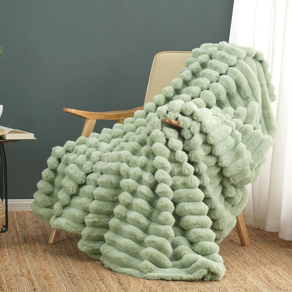 Cozy Bliss Faux Fur Throw Blanket for Couch, Cozy Warm Plush Striped Blanket for Sofa Bedroom Living Room, 50 * 60 Inches Black