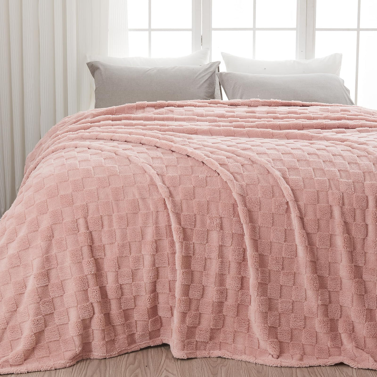 NEWCOSPLAY 3D Checkered Flannel Throw Blanket, Ivory Checkered, 50"x70"