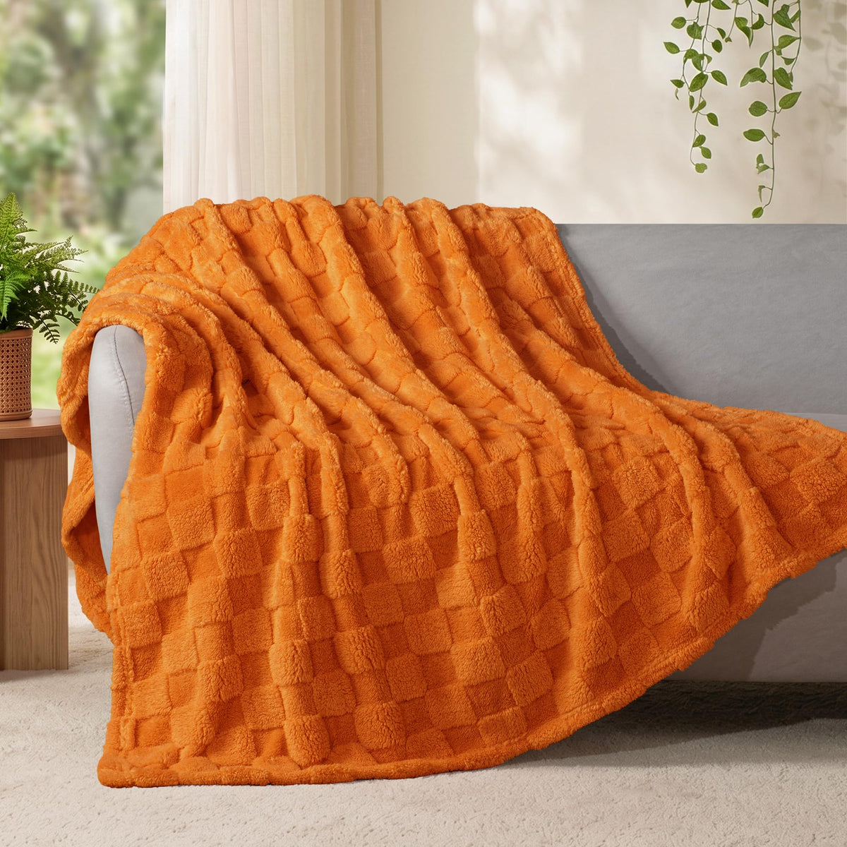 Exclusivo Mezcla 3D Checkered Fleece Throw Blanket for Couch, Ivory