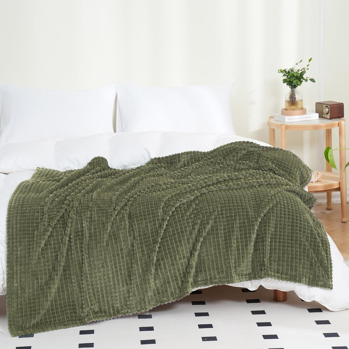 Puncuntex Fleece Throw Blanket Dark Green 50"×60" with Square Grid Design