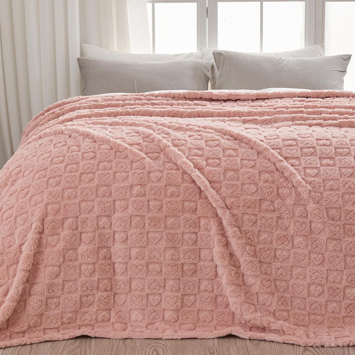 NEWCOSPLAY 3D Checkered Flannel Throw Blanket, Ivory Checkered, 50"x70"