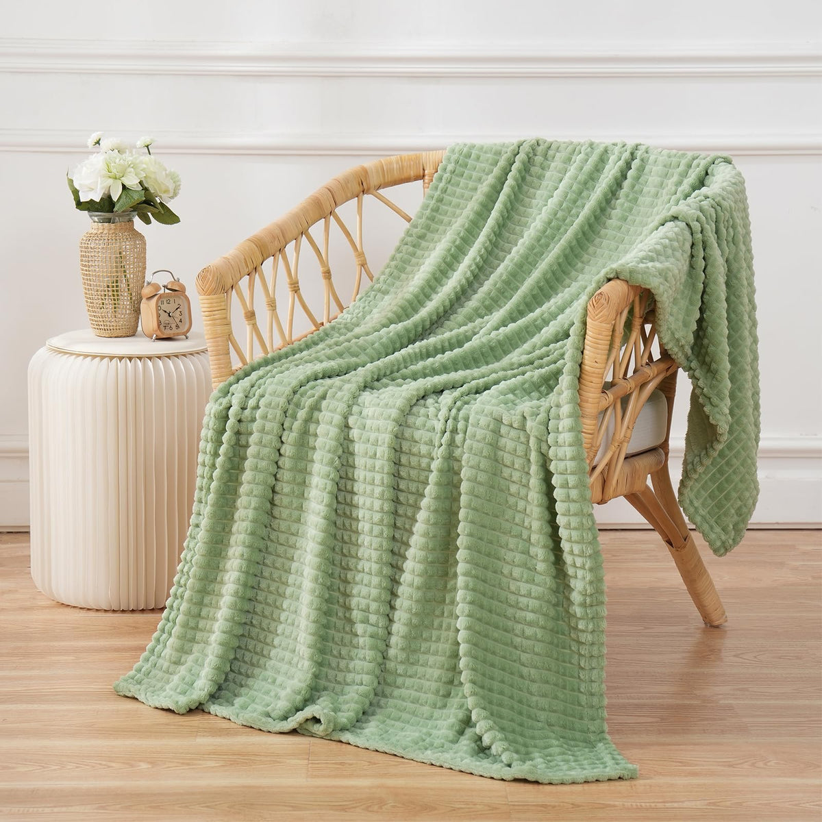Puncuntex Fleece Throw Blanket Dark Green 50"×60" with Square Grid Design