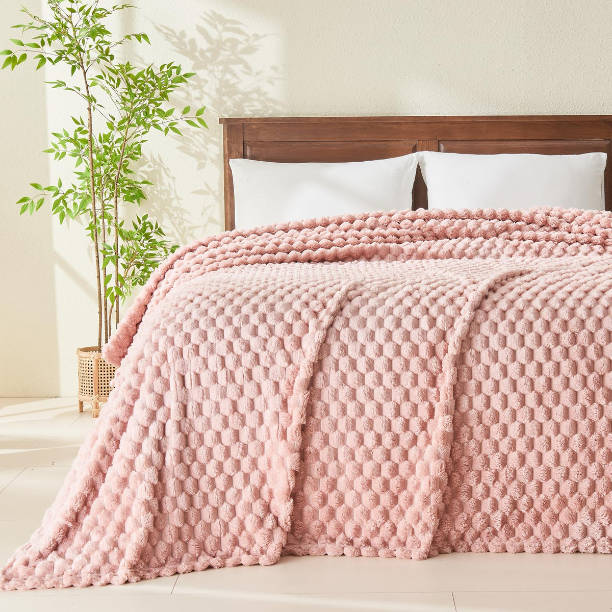 NEWCOSPLAY Fleece Ribbed Cozy Throw Blanket for Couch, Pink, 50"x60"