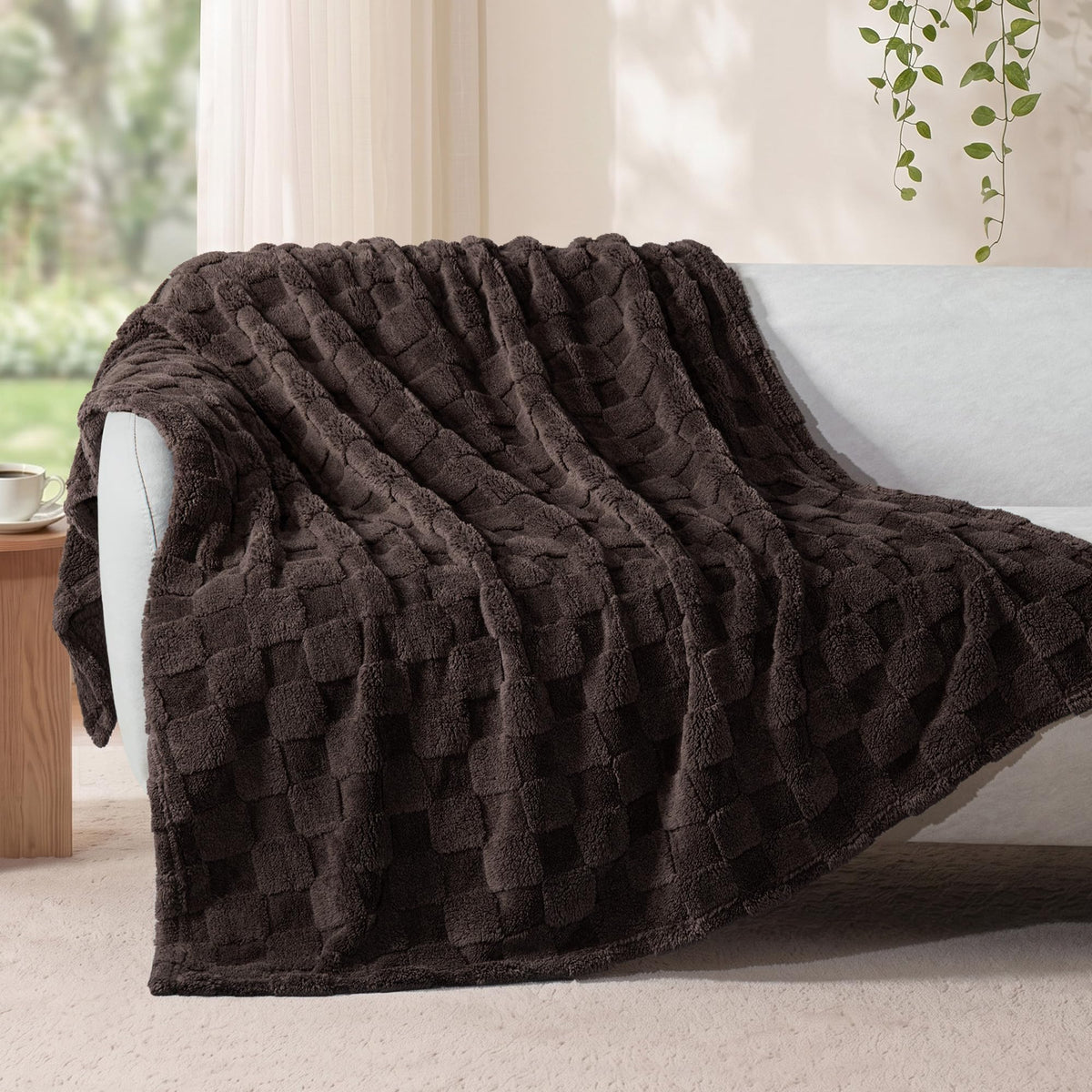 Exclusivo Mezcla 3D Checkered Fleece Throw Blanket for Couch, Ivory