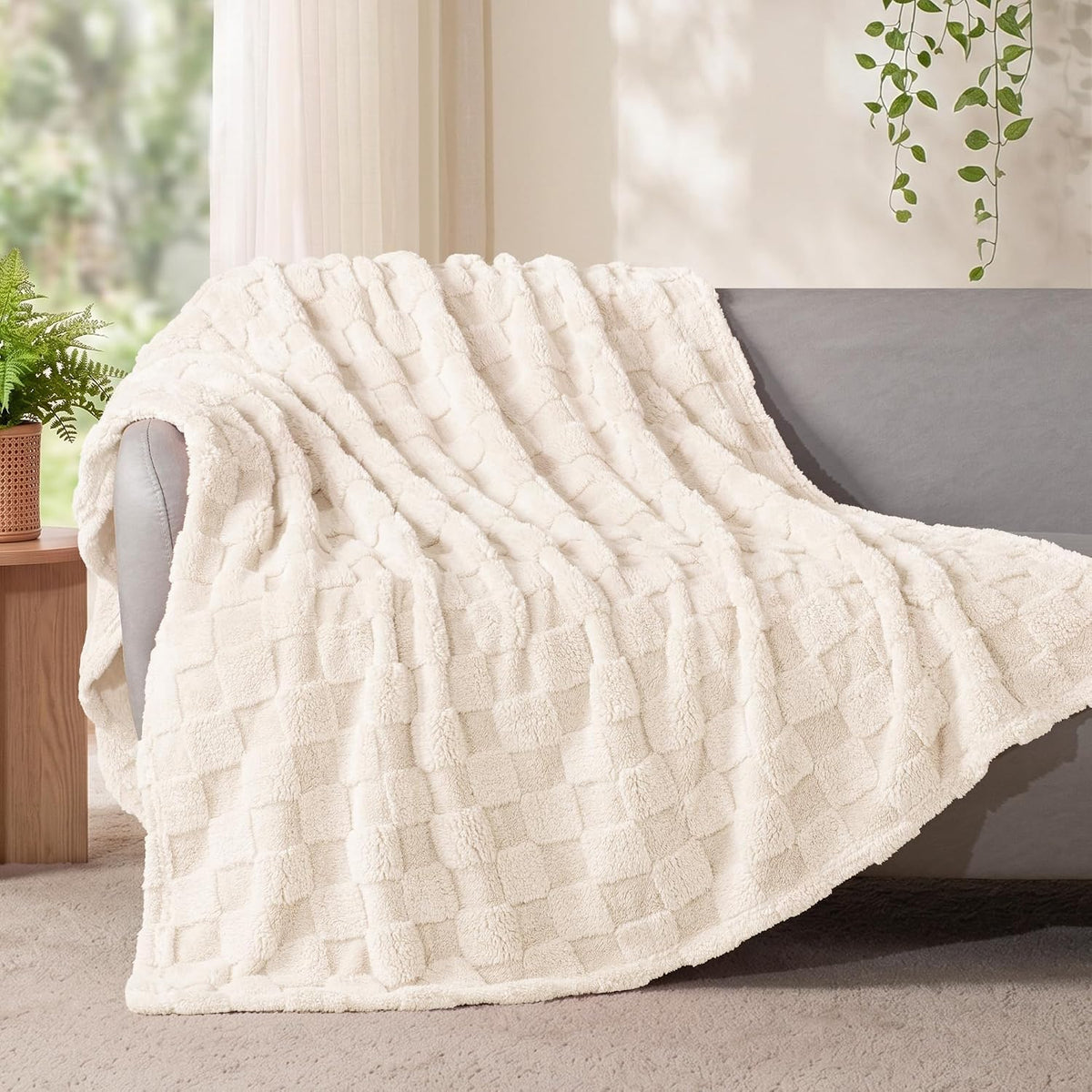 Exclusivo Mezcla 3D Checkered Fleece Throw Blanket for Couch, Ivory