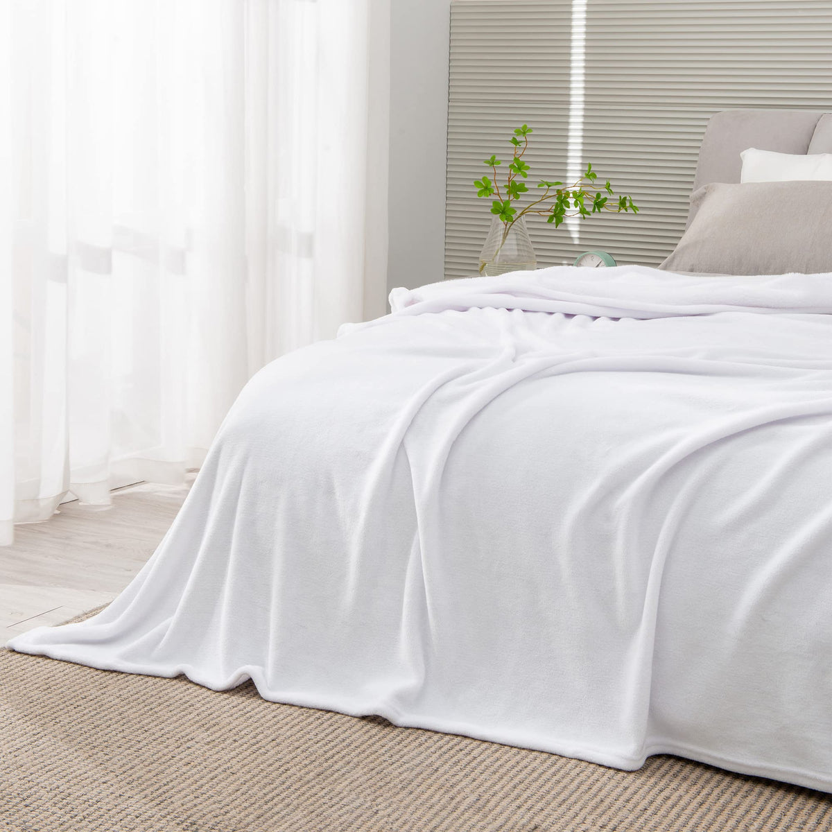 BEDELITE Fleece Blanket Soft Plush Throw for Couch Black 50"x60"