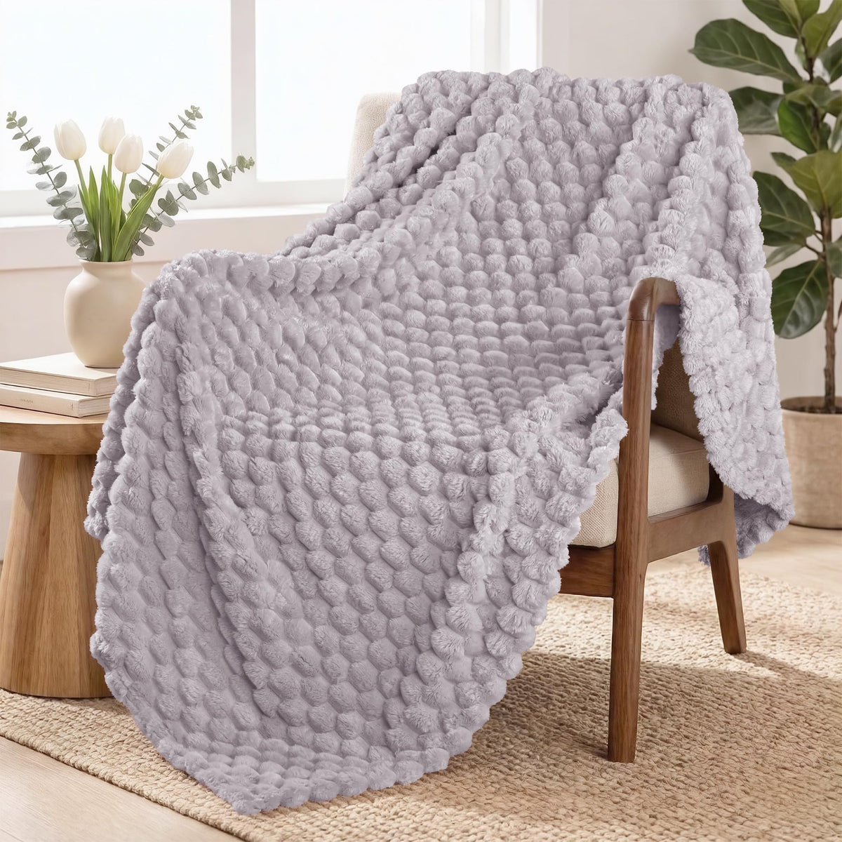 Exclusivo Mezcla Large 3D Fleece Throw Blanket for Couch, Ivory