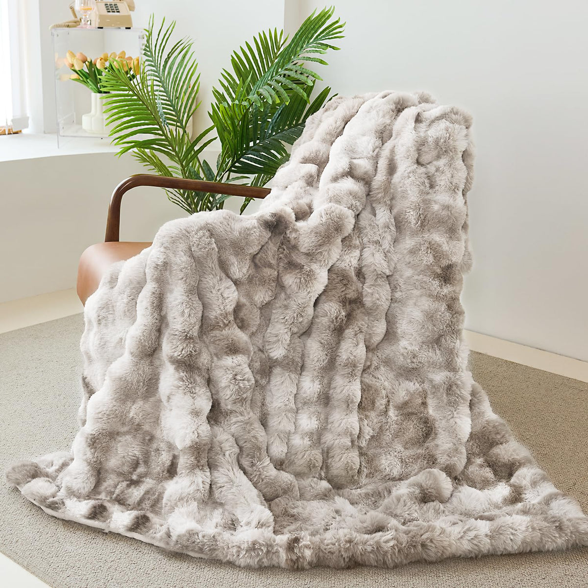 Faux Rabbit Fur Throw Blanket for Couch, Cream White Throw Blankets 50"x60"