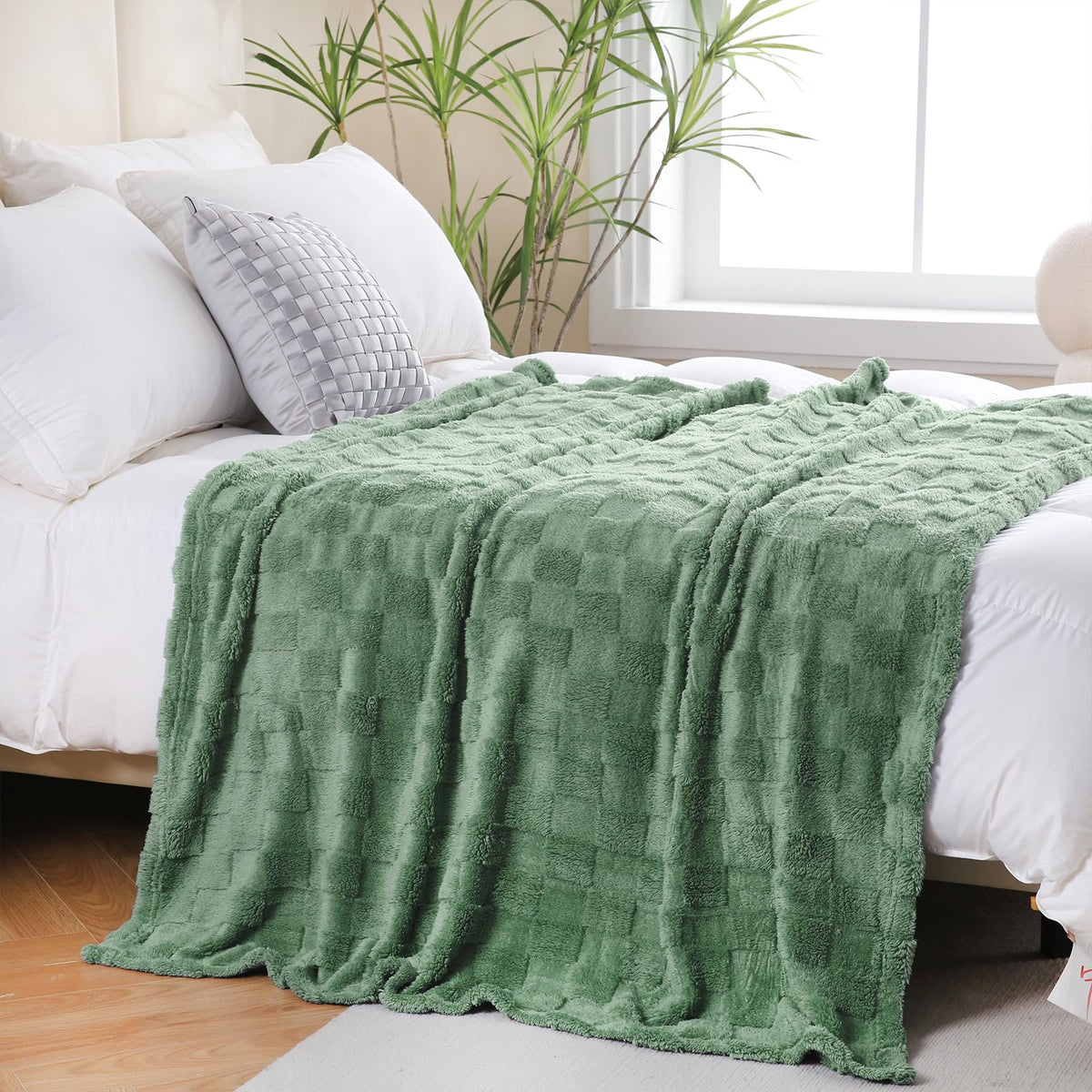 Deep Purple Fleece Throw Blanket 50”×60”Checkered Design for Couch