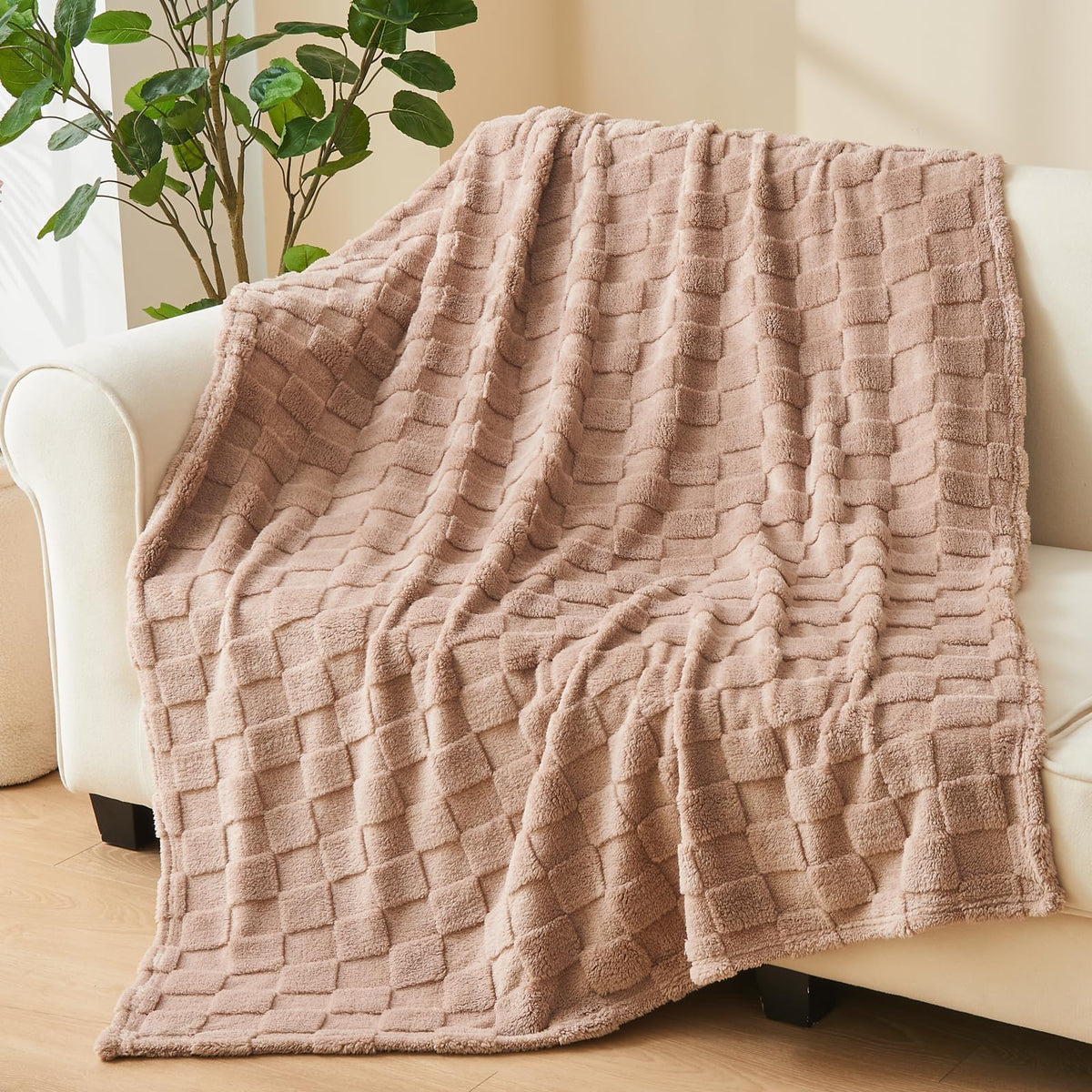 NEWCOSPLAY 3D Checkered Flannel Throw Blanket, Ivory Checkered, 50"x70"