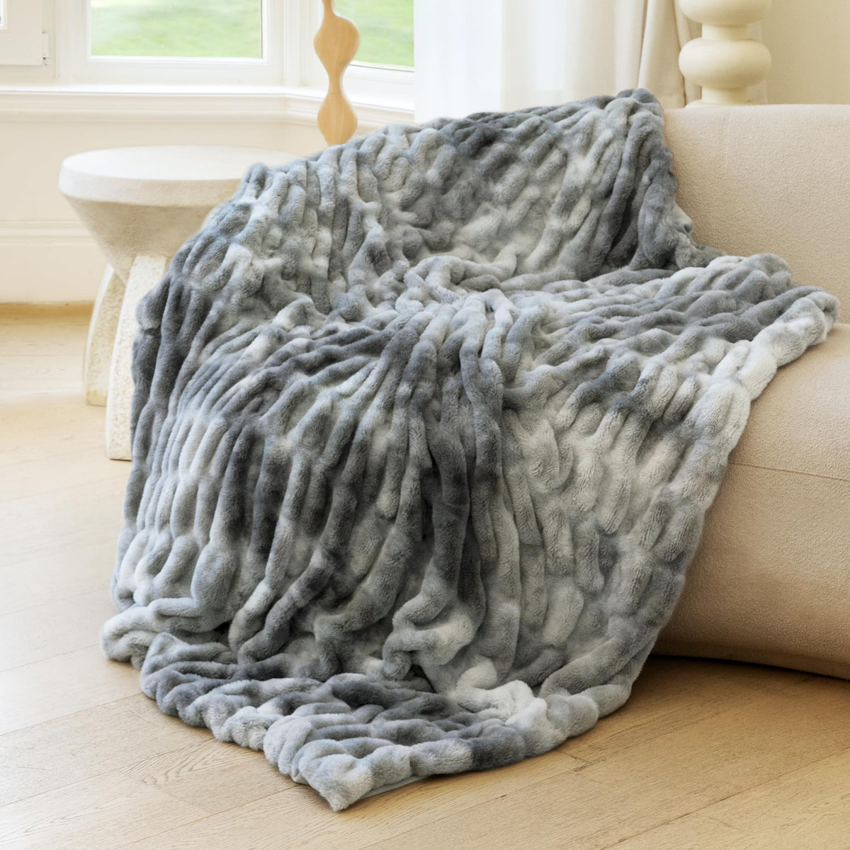 Ultra Soft Cozy Faux Fur Throw Blanket, Fuzzy Plush Thick Bubble Blanket, Luxury Fluffy Blanket for Couch, Sofa, Bedroom, and Living Room, 50x60 Inches, Cream White