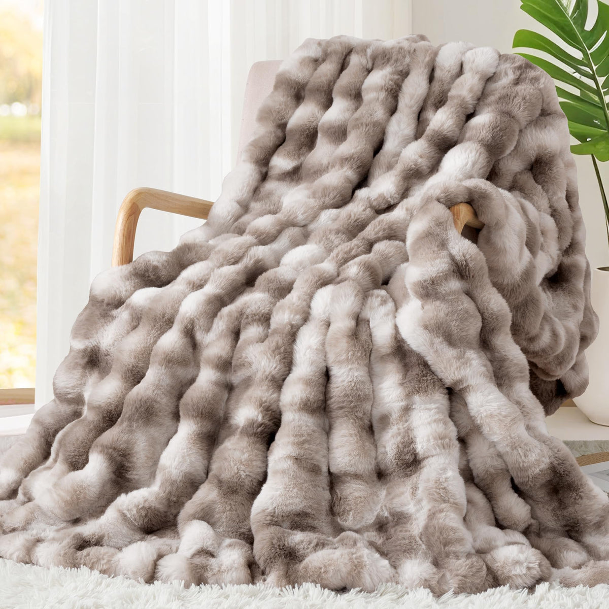 Touchat Luxury 1000GSM Faux Rabbit Fur Throw Blanket, Super Heavy Warm Cozy Blankets for Couch Bed Sofa, Bubble Plush Fuzzy Elegant Soft Mink Blanket for Mom Living Room Bedroom, Cream White