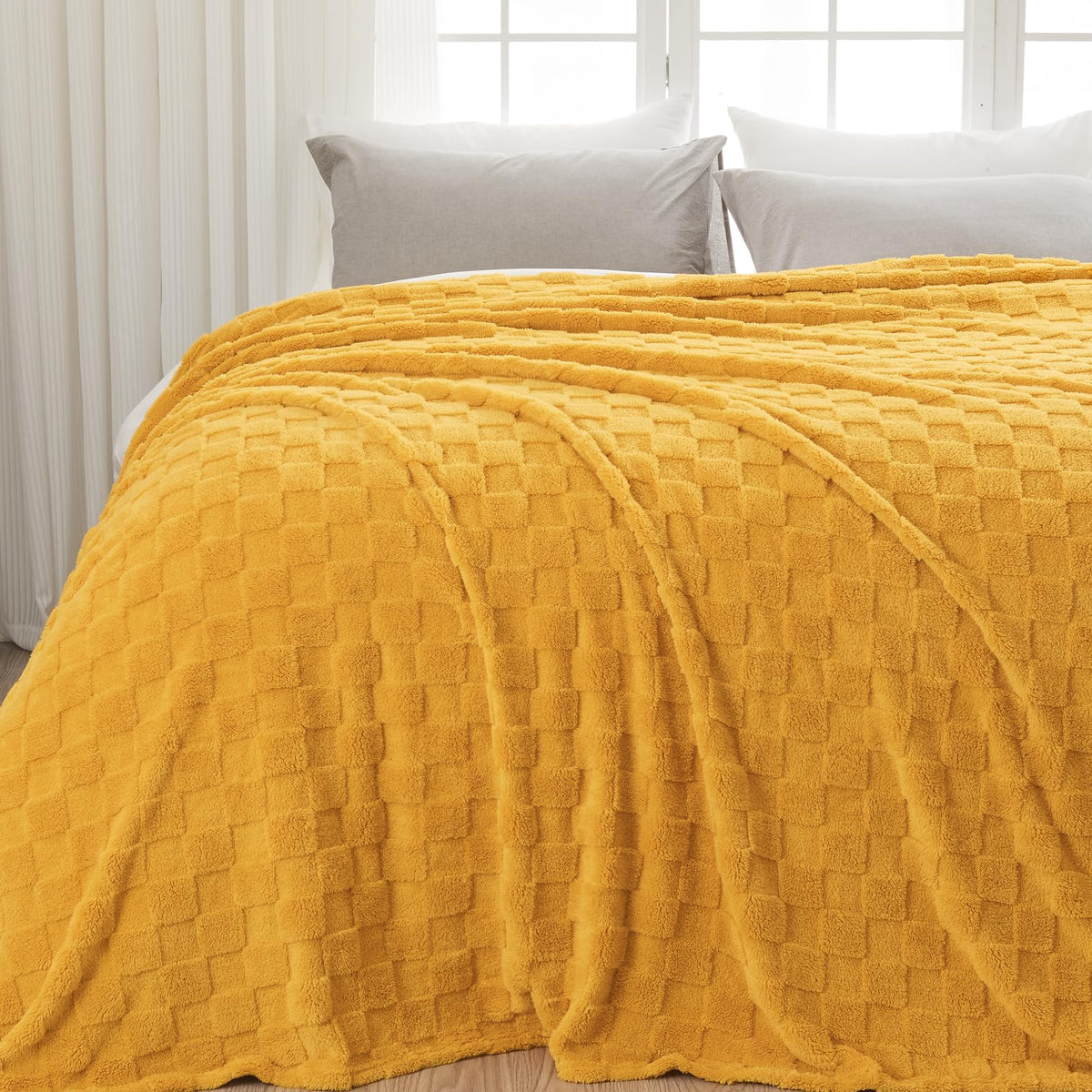 NEWCOSPLAY 3D Checkered Flannel Throw Blanket, Ivory Checkered, 50"x70"