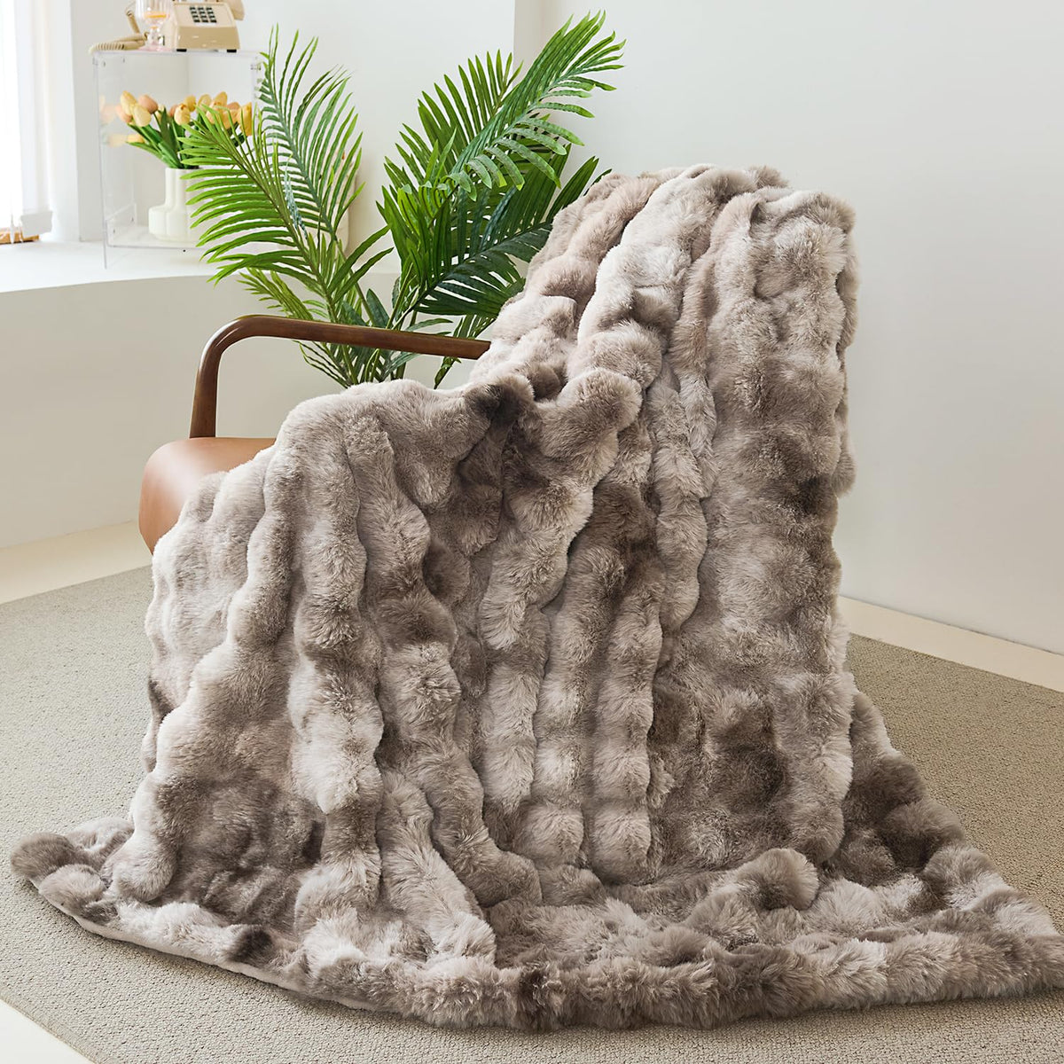 Faux Rabbit Fur Throw Blanket for Couch, Cream White Throw Blankets 50"x60"