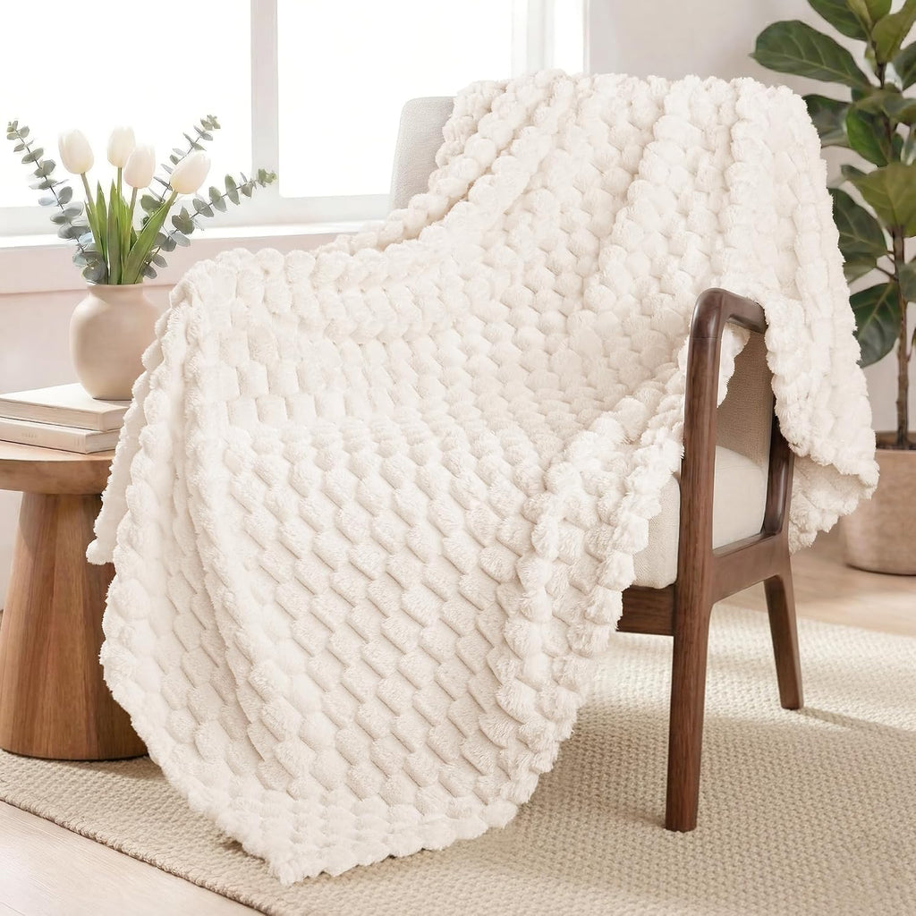 Exclusivo Mezcla Large 3D Fleece Throw Blanket for Couch, Ivory