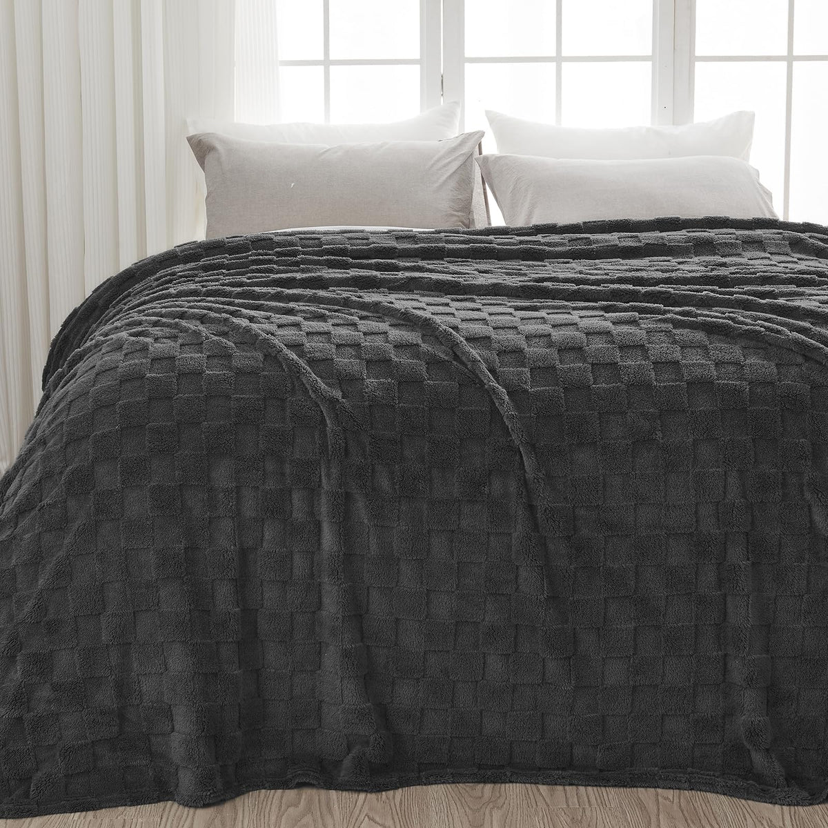 NEWCOSPLAY 3D Checkered Flannel Throw Blanket, Ivory Checkered, 50"x70"