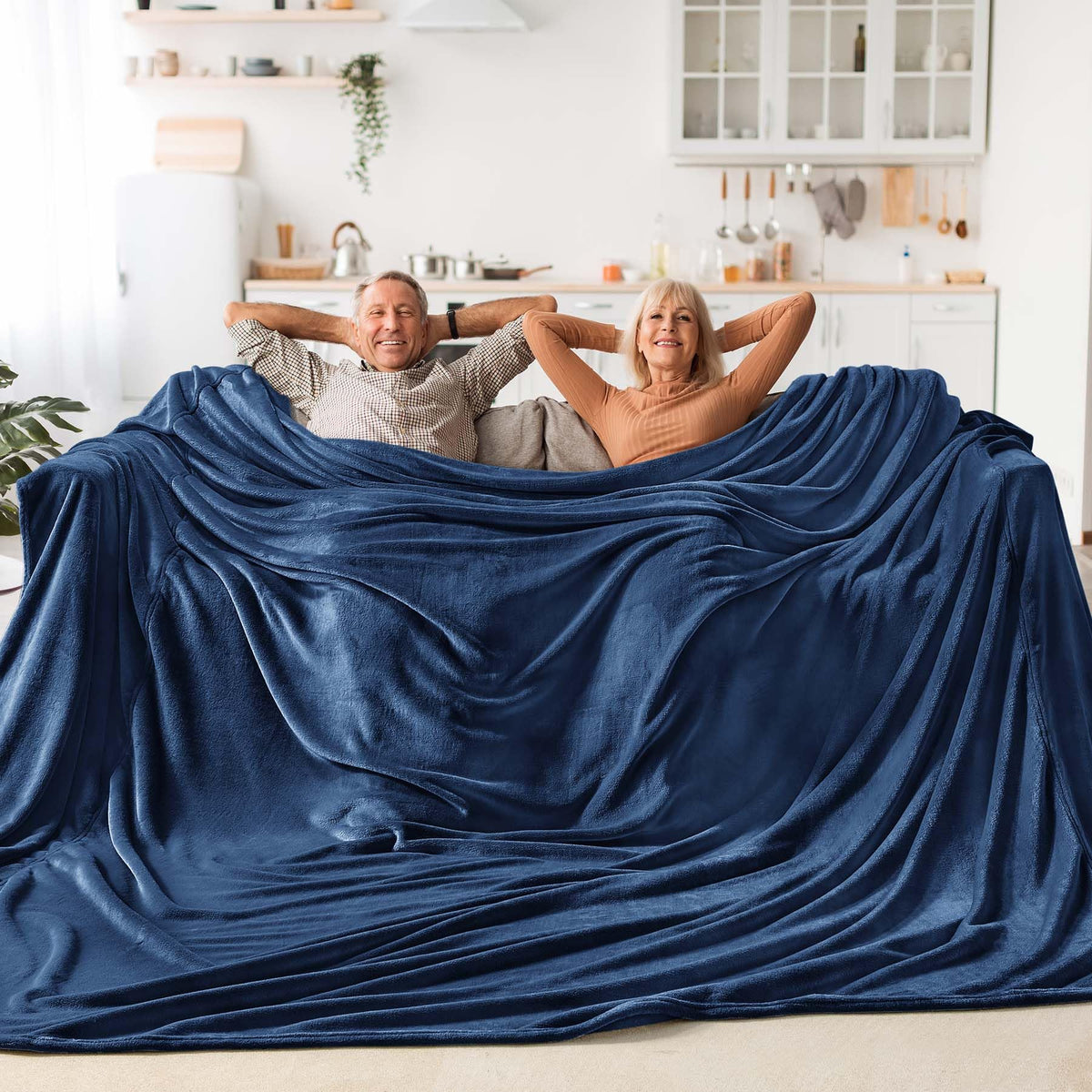 BEDELITE Fleece Blanket Soft Plush Throw for Couch Black 50"x60"