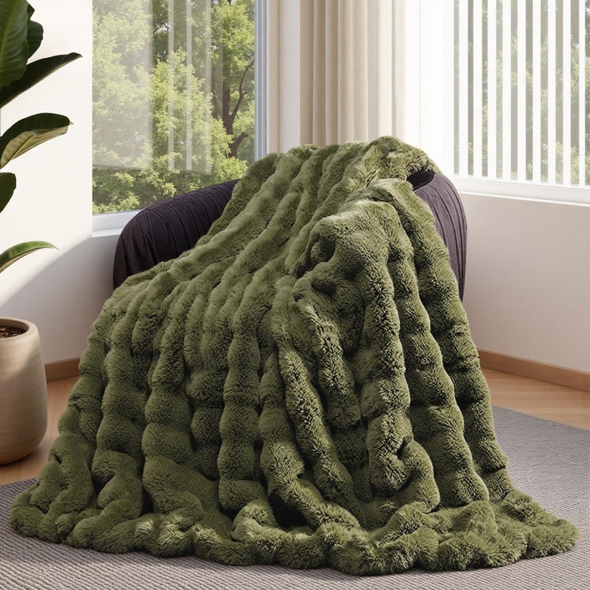 Lotus Karen Faux Fur Throw Blanket Cream White - Big Bubble Rabbit Fluff Blanket for Couch, Small Fluffy Fuzzy Cozy Blanket, Thick Furry Plush Shaggy Blankets, 50x60 Inches