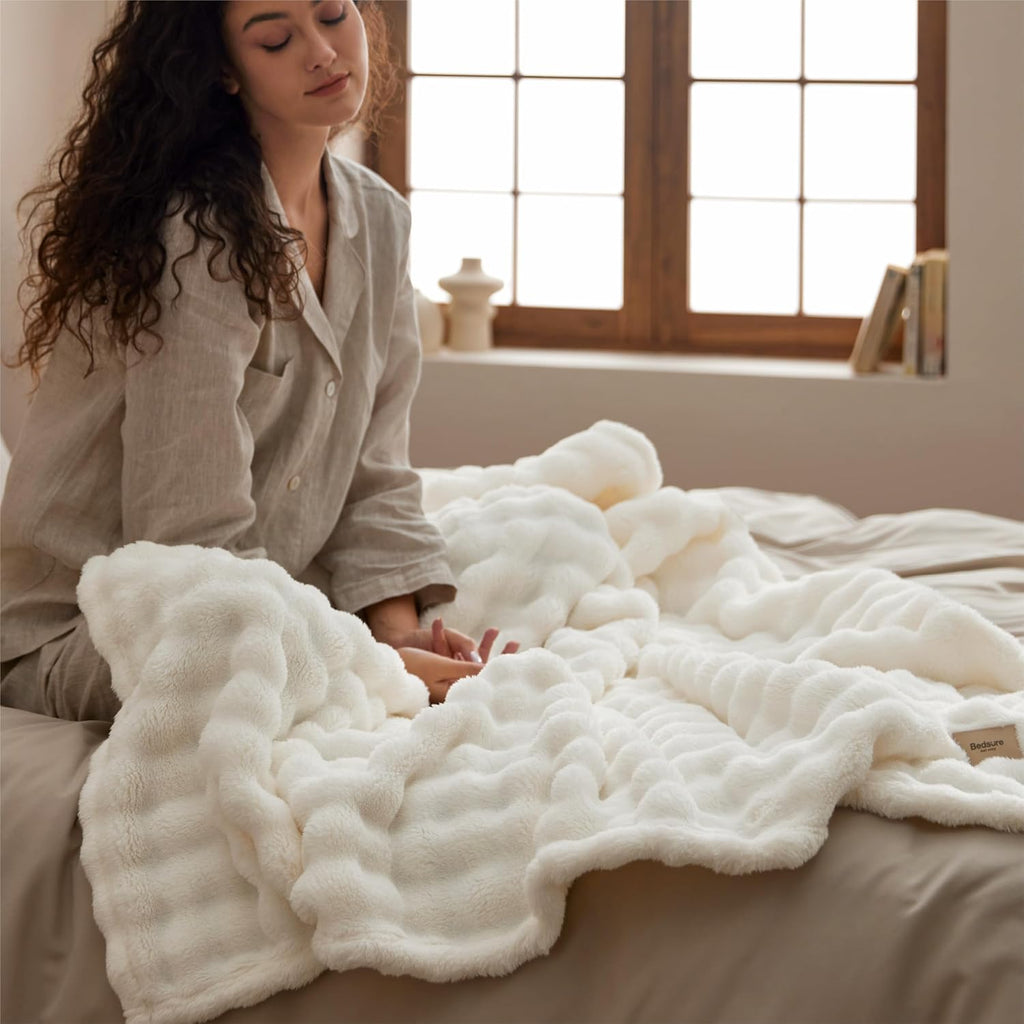 Bedsure Cloud Bubble Blanket, Soft Cozy Throw, Off White, 50"×60"
