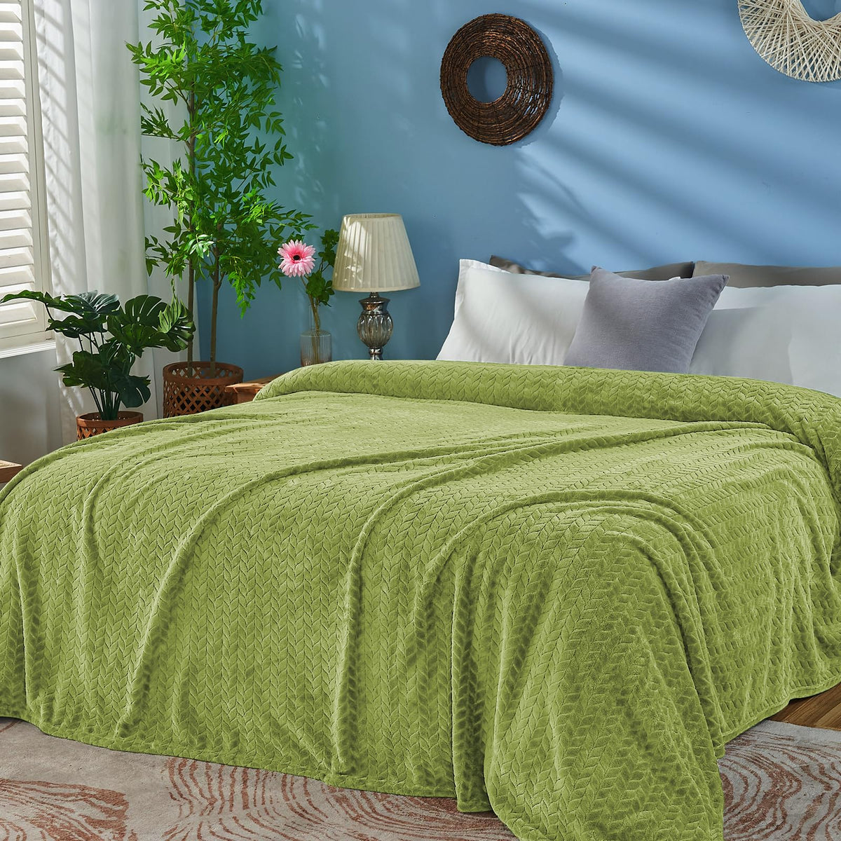 Inhand Fleece Throw Blanket, Super Soft Flannel Cozy for Adults, Washable Lightweight for Couch, Sofa, Bed, Office, Warm Plush for All Season, Green, 50"×60"