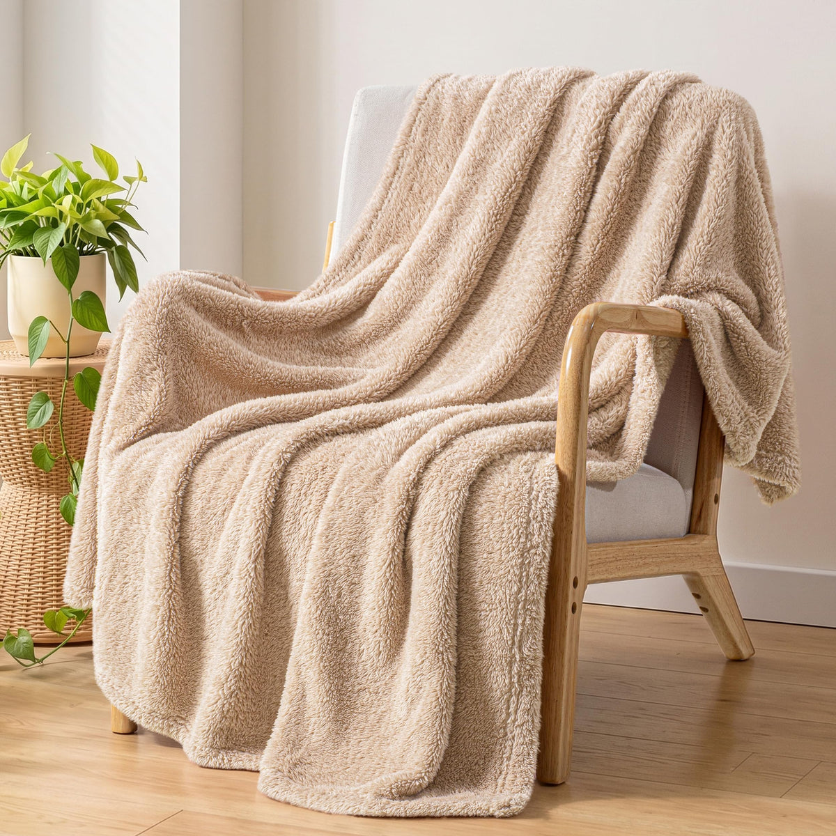 Exclusivo Mezcla Soft Plush Fleece Throw Blanket for Couch Camel