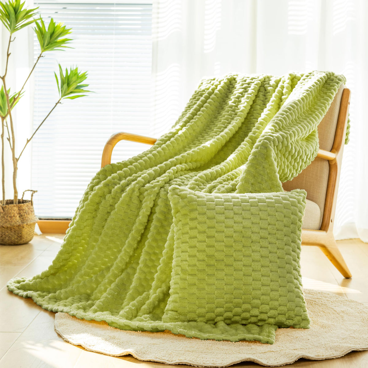 Bnuitland Light Yellow Flannel Throw Blanket (50X40 inches), 300 GSM Fleece Cozy Warm Soft Lightweight Bed Sofa Blanket for Babys and Pets, Suitable for All Seasons