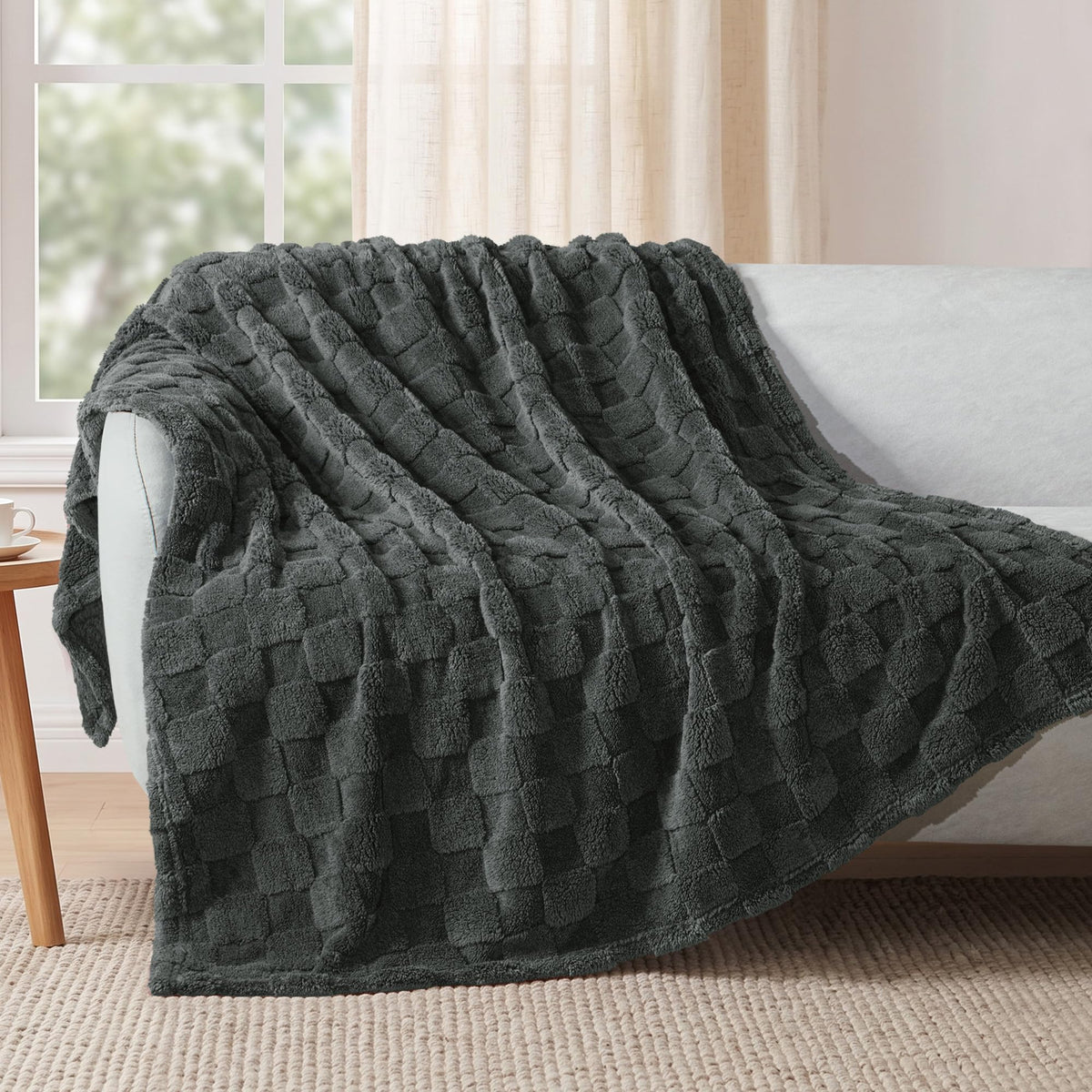 Exclusivo Mezcla 3D Checkered Fleece Throw Blanket for Couch, Ivory