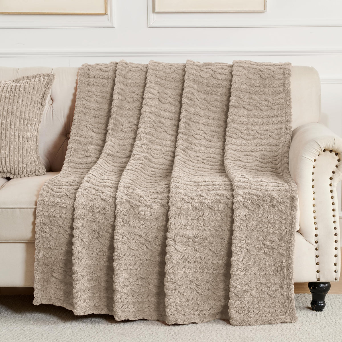 Rust Throw Blanket - Soft & Fluffy Fleece, Cute & Aesthetic, Perfect for Sofa, Couch, Chair, Bed, Living Room & Bedroom, All-Season Use, Plush & Cozy Decorative Blanket