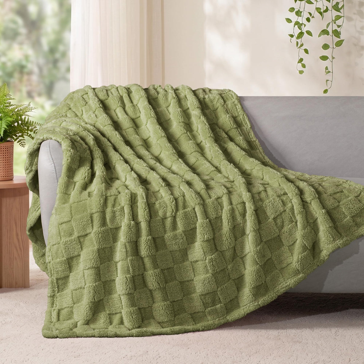 Exclusivo Mezcla 3D Checkered Fleece Throw Blanket for Couch, Ivory