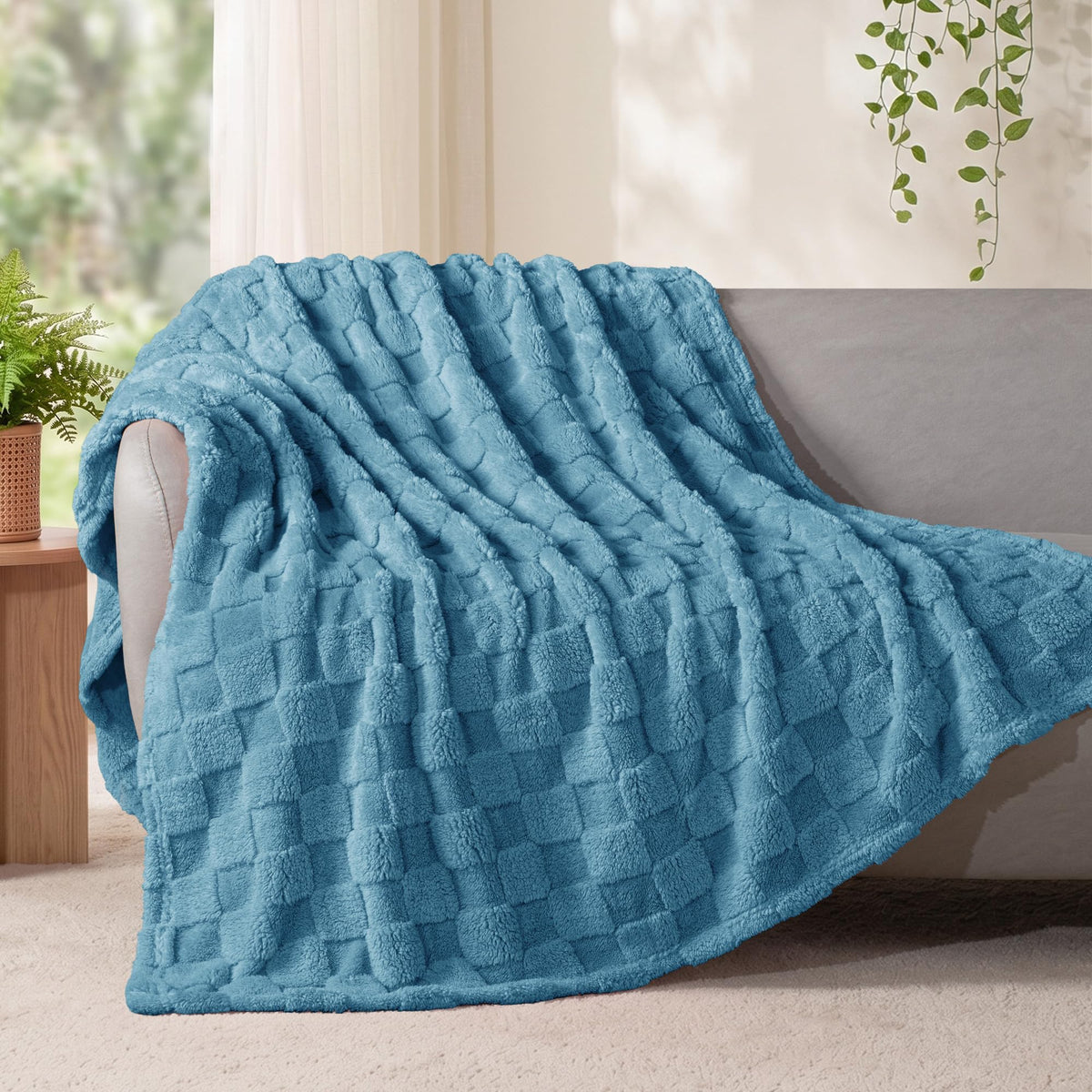 Exclusivo Mezcla 3D Checkered Fleece Throw Blanket for Couch, Ivory